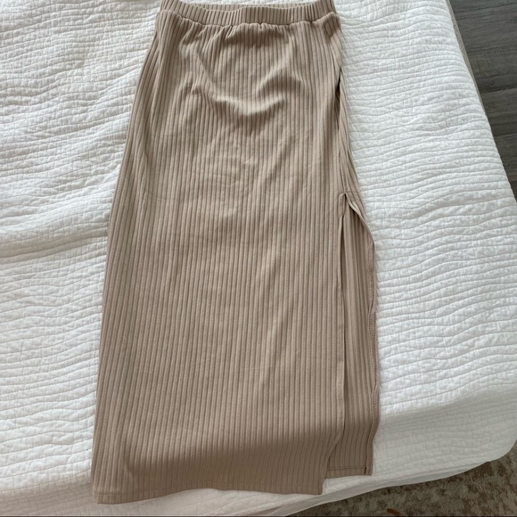 PrettyLittleThing Beige Ribbed Two-Piece Dress - Picture 4 of 5